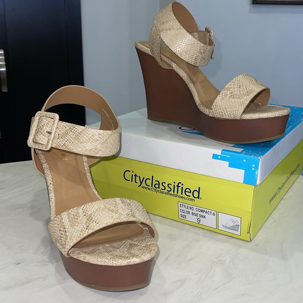 New! ✨ Women Ankle Strap Wedge- Faux Snake- Size 9 & 10